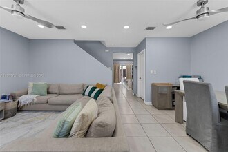 465 NE 5th Pl in Florida City, FL - Building Photo - Building Photo