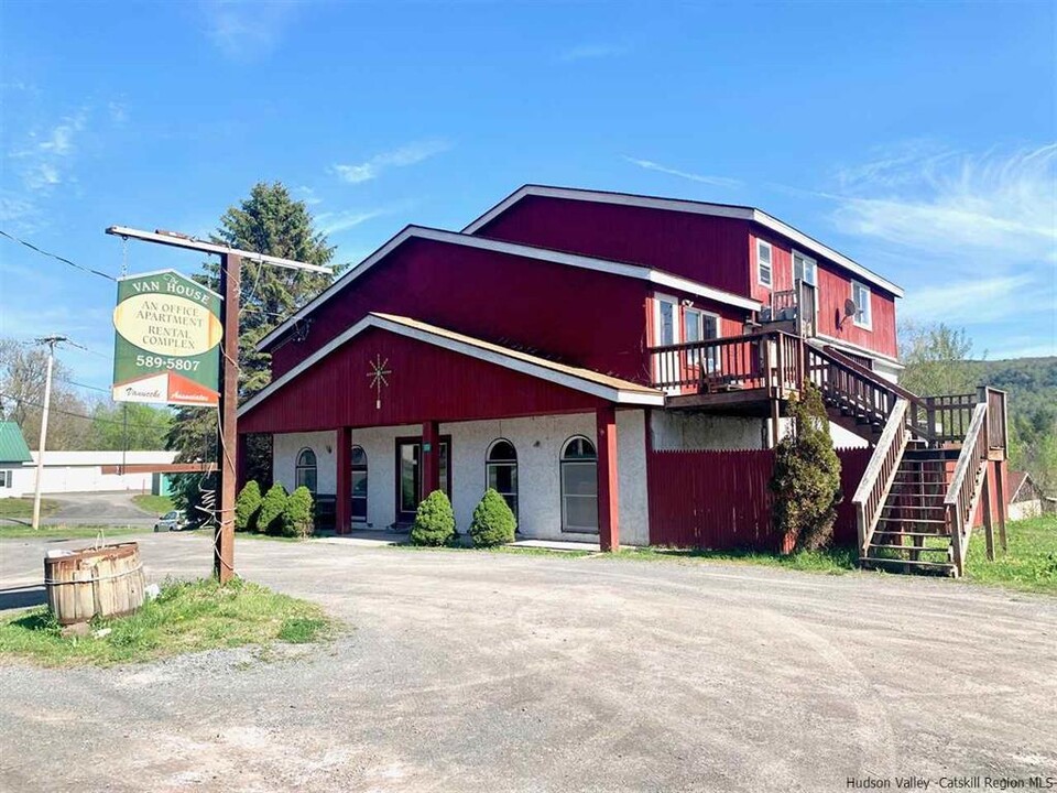 The Van House in Tannersville, NY - Building Photo