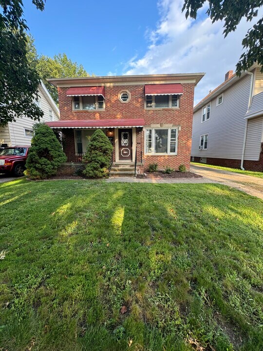 3855 W 133rd St, Unit Downstairs Unit in Cleveland, OH - Foto de edificio