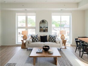 182 West Dr in Excelsior, MN - Building Photo - Building Photo