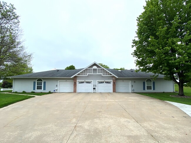 1902 Cabernet Ln NW in Rochester, MN - Building Photo - Building Photo