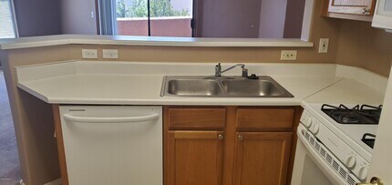 10030 W Indian School Rd-Unit -230 in Phoenix, AZ - Building Photo - Building Photo