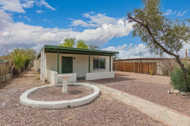 1137 N Yucca St in Tucson, AZ - Building Photo - Building Photo