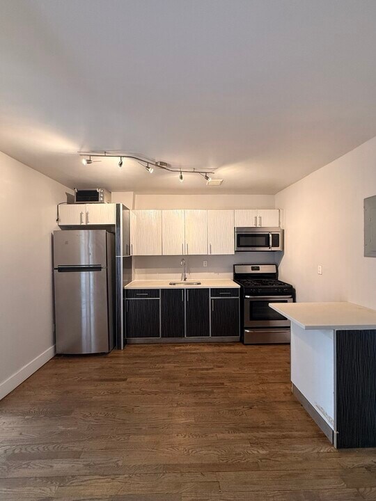 821 Madison St, Unit 3 in Brooklyn, NY - Building Photo