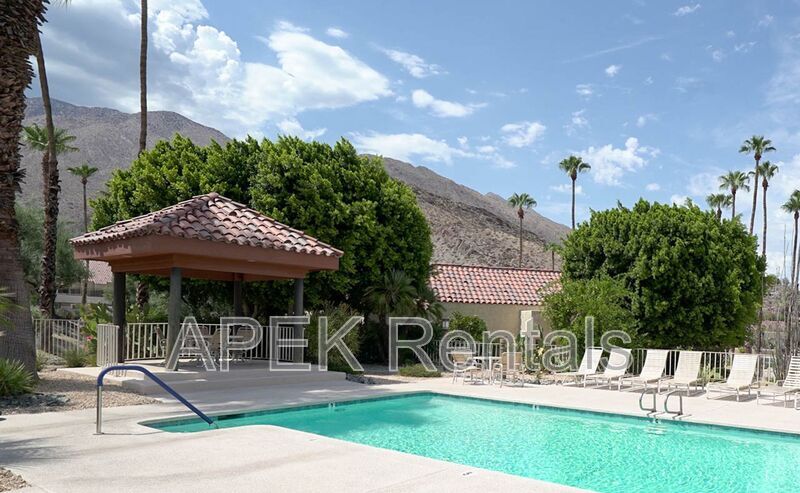 211 Canyon Cir N in Palm Springs, CA - Building Photo