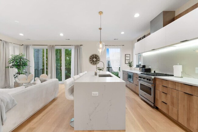 2110 W Washington Blvd in Chicago, IL - Building Photo - Building Photo