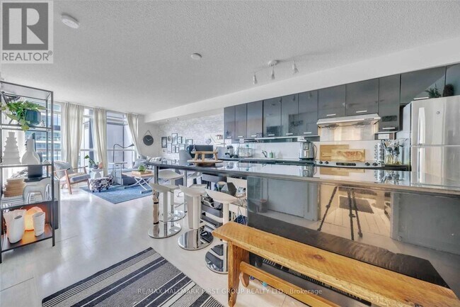 19 Singer Ct in Toronto, ON - Building Photo - Building Photo