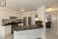 5458 Longford Dr in Mississauga, ON - Building Photo - Building Photo