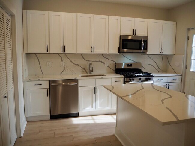 1205 Hillside Pl in North Bergen, NJ - Building Photo - Building Photo