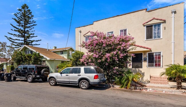 1301 W 42nd St in Los Angeles, CA - Foto de edificio - Primary Photo