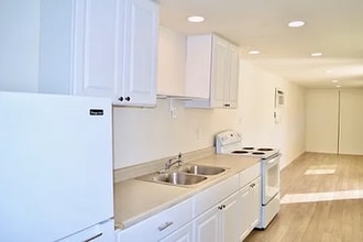 976 Deer Springs Rd in San Marcos, CA - Building Photo - Building Photo