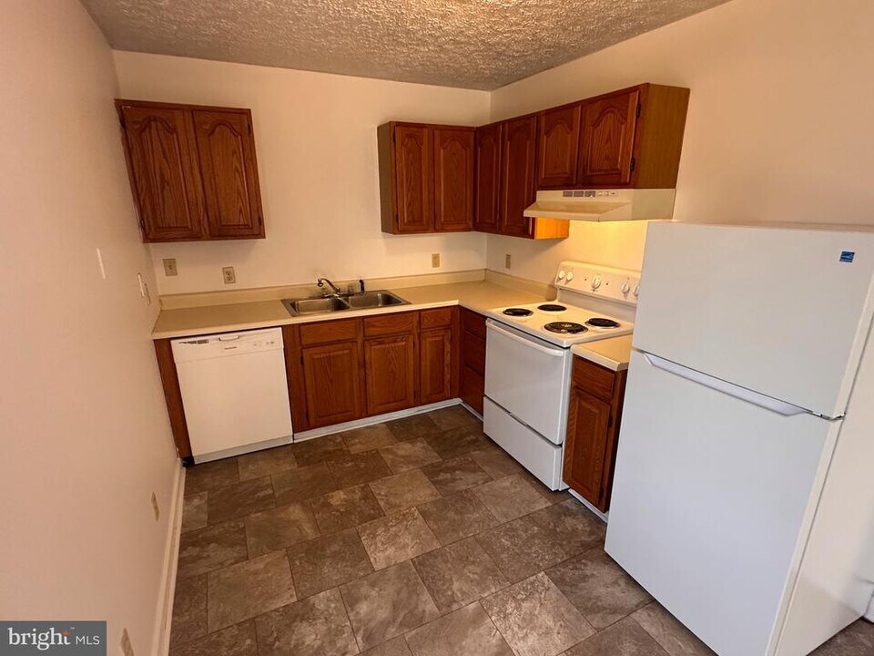 30 Westridge Dr in Berkeley Springs, WV - Building Photo