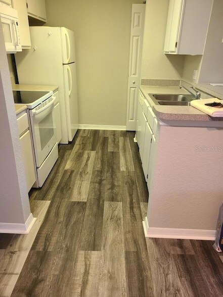 8933 Manor Loop, Unit 202 in Lakewood Ranch, FL - Foto de edificio - Building Photo