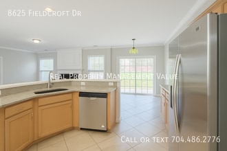 8625 Fieldcroft Dr in Charlotte, NC - Building Photo - Building Photo