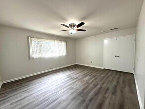 1696 Pepper Dr in El Cajon, CA - Foto de edificio - Building Photo