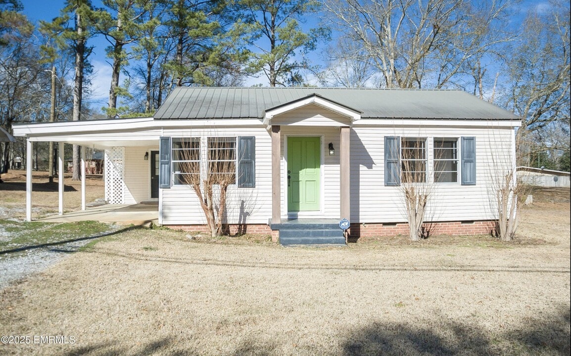 104 Bingham Ave in Newton, MS - Building Photo