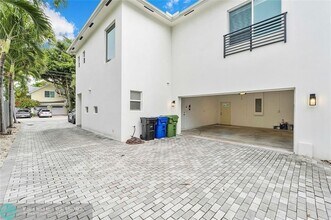 825 NE 17th Way in Fort Lauderdale, FL - Building Photo - Building Photo