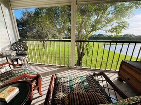 9820 S Hollybrook Lake Dr in Pembroke Pines, FL - Building Photo