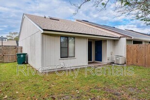 2443 N Seabury Pl, Unit 1110 in Jacksonville, FL - Building Photo