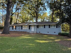 1576 Carolyn Dr SW in Stone Mountain, GA - Building Photo