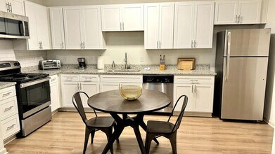 8165 Windsor Hill Blvd in North Charleston, SC - Building Photo - Building Photo