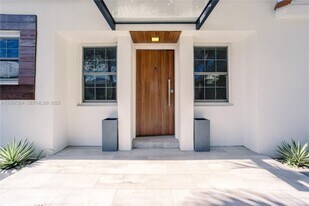 1544 Michigan Ave in Miami Beach, FL - Building Photo