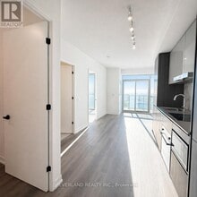 8 Interchange Wy in Vaughan, ON - Building Photo - Building Photo