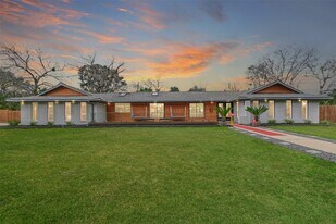 7810 Nairn St in Houston, TX - Building Photo