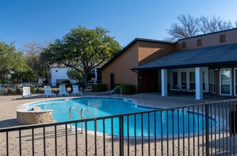 Eagle Creek Landing Apartments in Desoto, TX - Building Photo - Building Photo