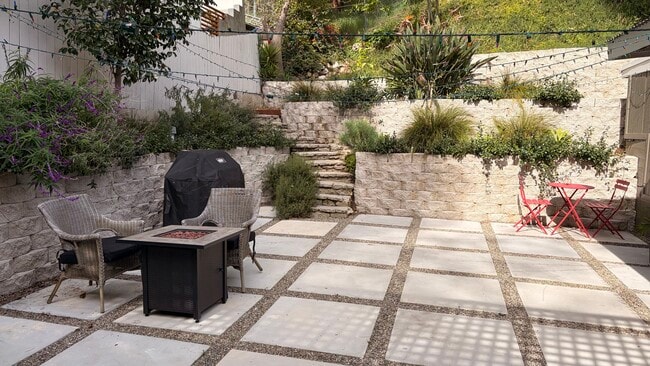 3823 Broadlawn Dr in Los Angeles, CA - Building Photo - Building Photo