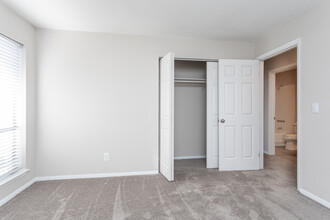 34 North Apartments in Wilmington, NC - Building Photo - Interior Photo