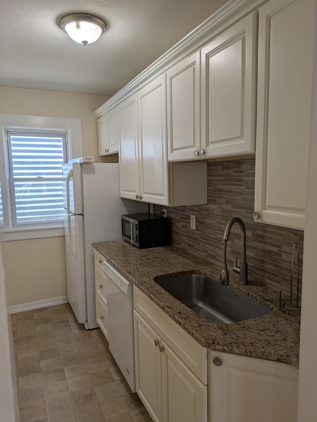 552 Rogers St, Unit 1