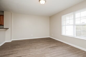 8047 Logan Dr in La Vergne, TN - Building Photo - Building Photo