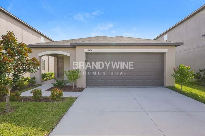 5136 White Chicory Dr in Ruskin, FL - Building Photo