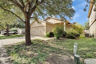 1505 Huckleberry Ln in Austin, TX - Building Photo - Building Photo