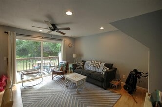 10 E Beach Rd in Charlestown, RI - Building Photo - Building Photo