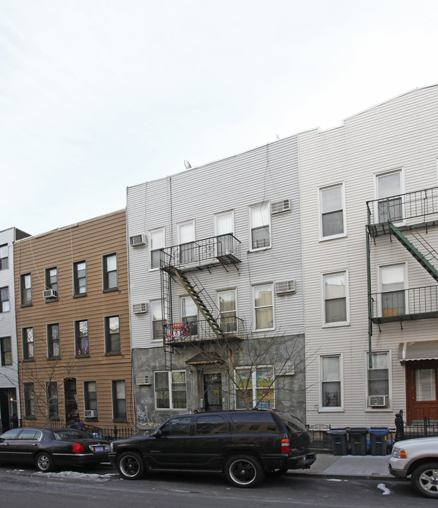 218 Suydam St in Brooklyn, NY - Building Photo