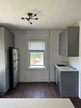 130 Hamilton St, Unit FL 2 in Somerville, NJ - Foto de edificio - Building Photo