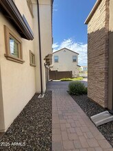2366 W Gloria Ln in Phoenix, AZ - Building Photo - Building Photo