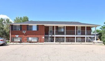 421 Mulberry Dr in Loveland, CO - Building Photo