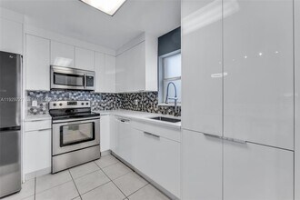 2945 NW 68th St in Fort Lauderdale, FL - Building Photo - Building Photo