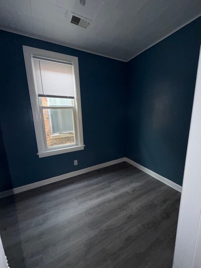 1629 W 38th St, Unit 2FLR REAR in Chicago, IL - Building Photo - Building Photo