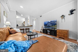 631 D St NW, Unit 829 in Washington, DC - Foto de edificio - Building Photo