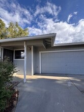 1371 Kimmerling Rd in Gardnerville, NV - Foto de edificio - Building Photo