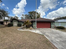 2235 W Springlake Dr in Dunnellon, FL - Building Photo