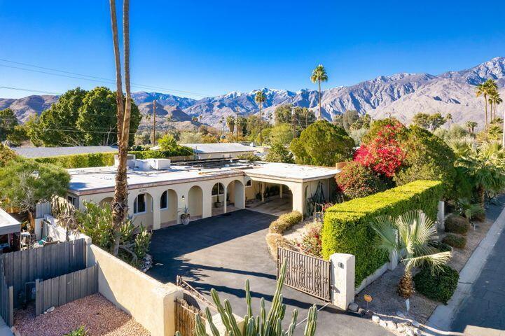 4385 E Pso Caroleta in Palm Springs, CA - Building Photo
