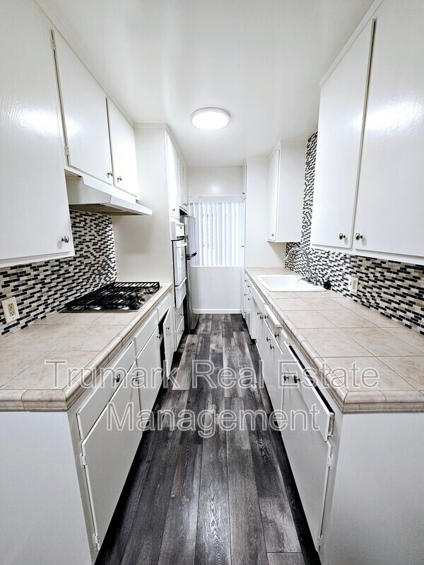 property at 621 W California Ave