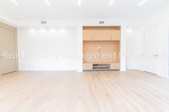 1542 N Hoover St in Los Angeles, CA - Building Photo - Building Photo
