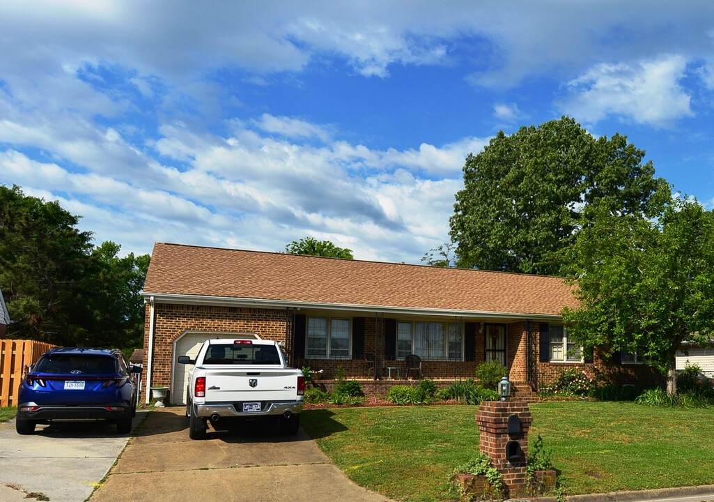 1452 S Eva Blvd in Chesapeake, VA - Foto de edificio