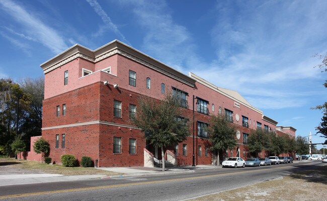 Lofts at West University in Gainesville, FL - Building Photo - Building Photo